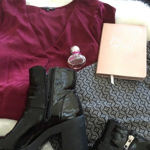 Burgundy three-quarter top